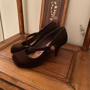 Melissa 100% faux suede vintage looking shoes